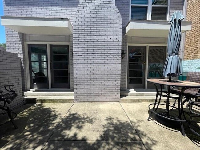 Building Photo - 15901 Archwood Ln