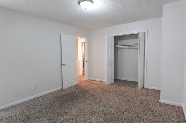 Building Photo - 5504 Estates Ct