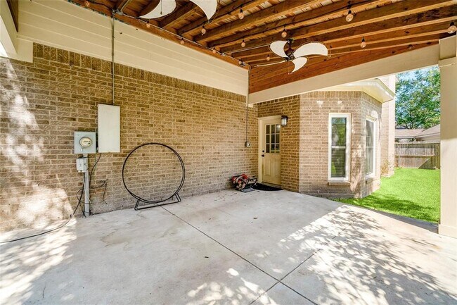 Building Photo - 2645 Lakeway Dr