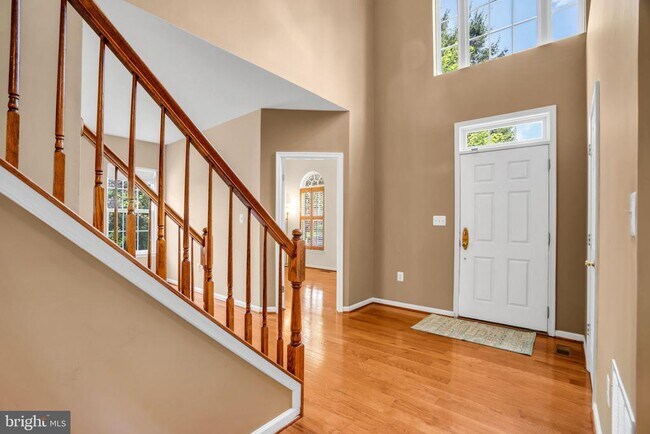 Building Photo - 8142 Tenbrook Dr