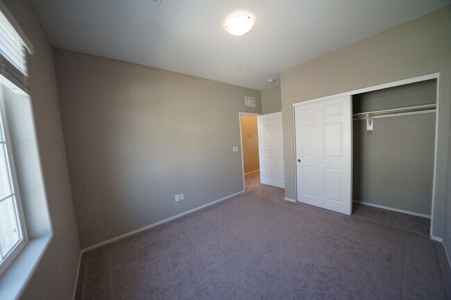 Building Photo - 8507 Insignia Ave