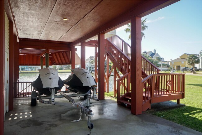 Building Photo - 16619 Bayfront Dr