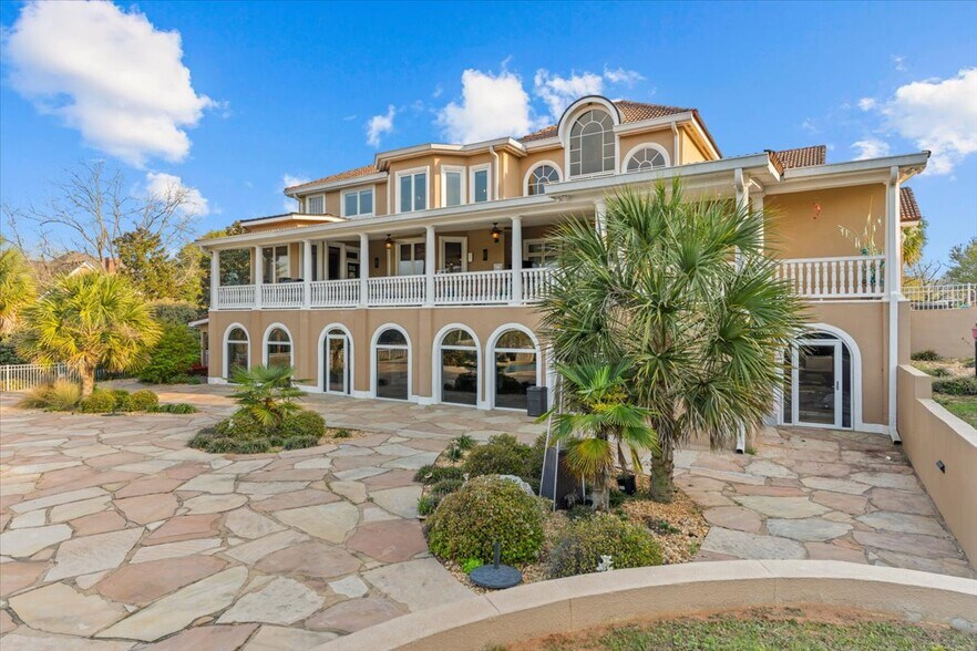 Building Photo - 200 Asphodel Dr