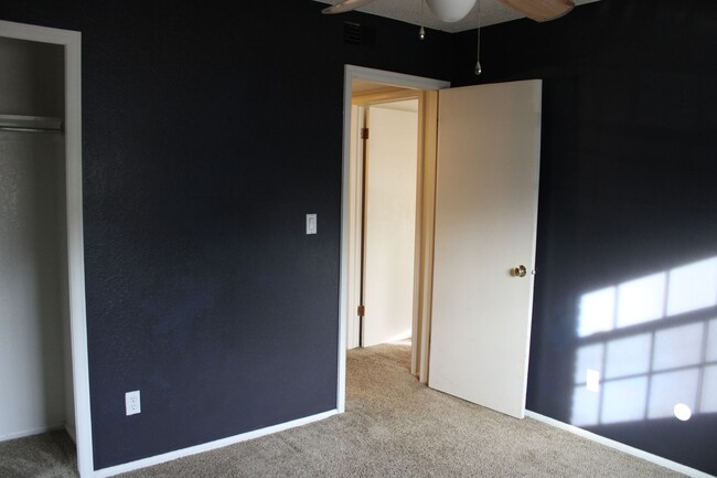 Building Photo - Bright 1st floor 2-bedroom condo at Arborwood