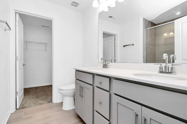 Building Photo - Beautiful three bedroom townhome