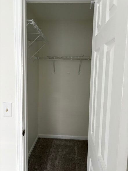 Closet - 553 Memorial Dr Ext