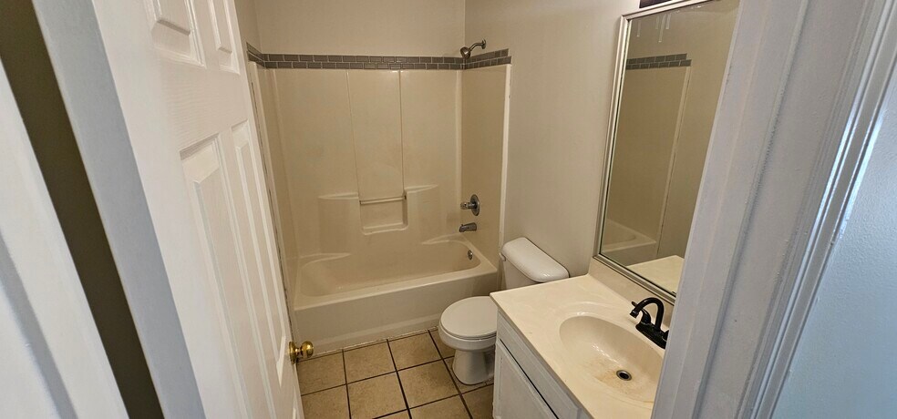 Building Photo - 757 Jennings Ct