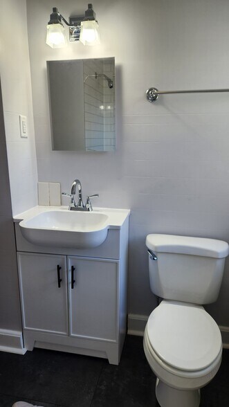 Building Photo - 22 W Areba Ave