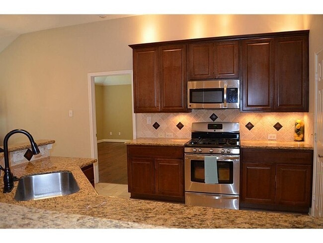 Building Photo - Glenhill Drive, Pearland, TX 77584 - 3 BR 2.5 BA single-family home