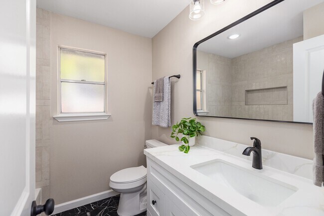 Building Photo - 2826 Creek Manor Dr