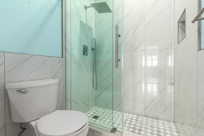 Building Photo - Private pool in highly sought after Goodye...