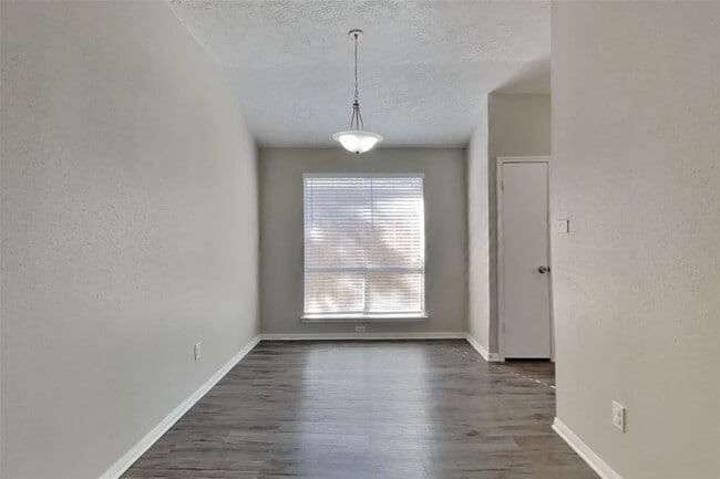 Building Photo - 10439 Lazy Meadows Dr