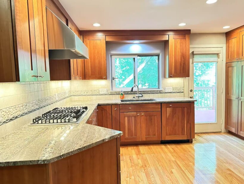 Building Photo - 40 Laurelwood Dr