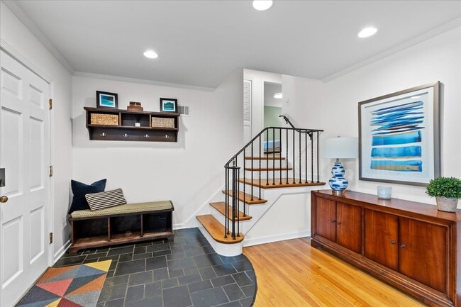 Building Photo - 40 Williamsburg Rd