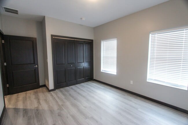 Building Photo - Beautiful 2 Bed, 2 Bath Apartment in PRIME location!  Furnished & Unfurnished Options Available!