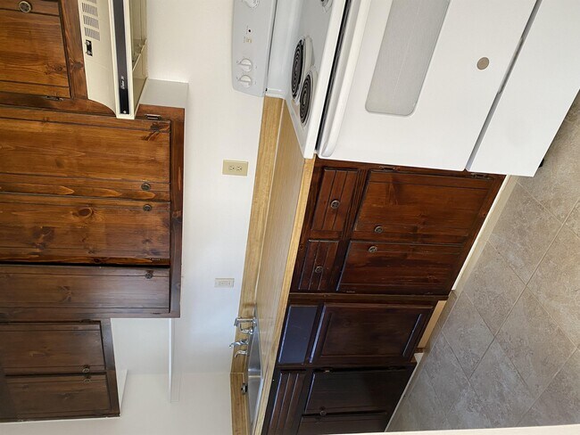 Building Photo - 6667 Cedar Lake Dr