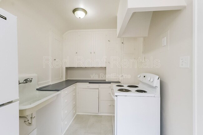 Building Photo - 1319 S 6th Ave