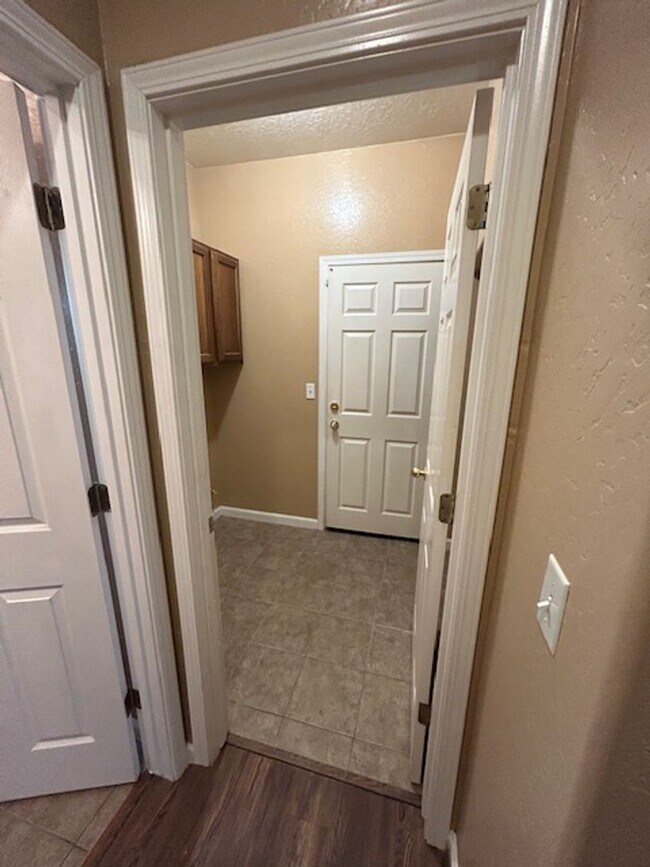 Building Photo - 4 Bedroom 2.5 Bathroom in NW Visalia with a Pool!! Just in Time for Summer!!!