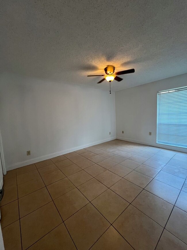Building Photo - $500 CREDIT 1ST MONTH- READY TO MOVE IN CO...