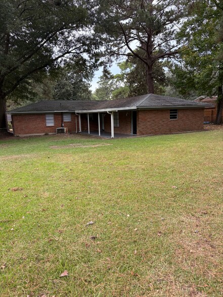 Primary Photo - 103 Aurora Dr