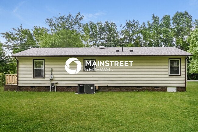 Building Photo - 3 Bedroom Pet-Friendly Home in GREENSBORO,...