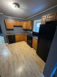 Building Photo - 10 Ash St