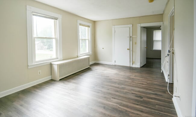 Building Photo - 82 Spindle Hill Rd