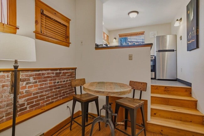 Building Photo - 5 Commercial Alley