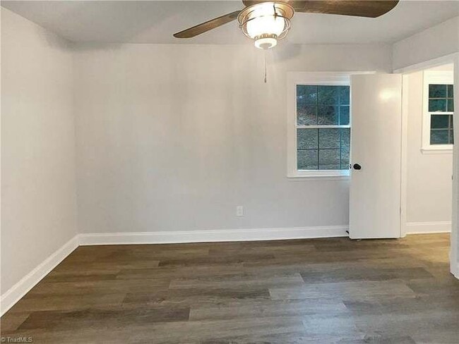 Building Photo - 4043 Larkspur Pl