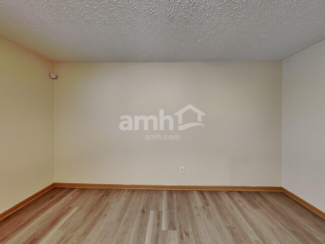 Building Photo - 3725 Lake Mead Dr