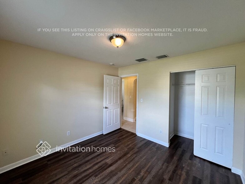 Building Photo - 1318 SW Bartell Ave