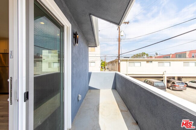 Building Photo - 3872 Bentley Ave