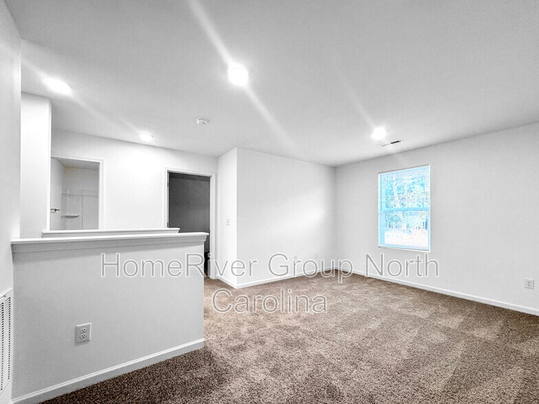 Building Photo - 175 Pine Needle Dr