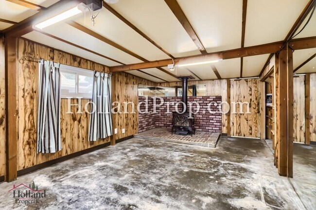Building Photo - Welcome Home to Your Perfect Hillsboro Retreat!