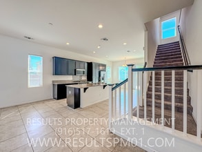 Building Photo - Gorgeous upgraded Home! Spacious 4 bedroom...