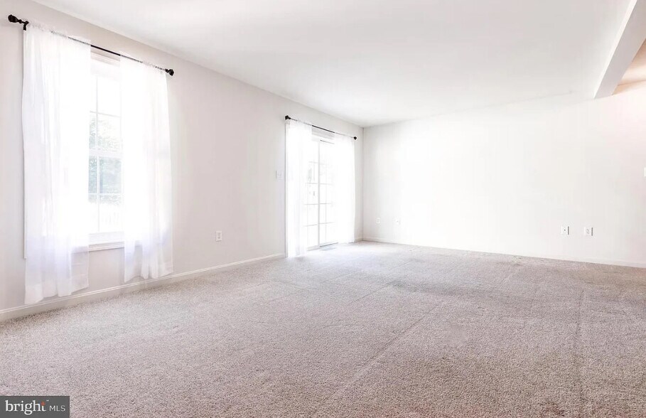 Building Photo - 504 W Perry St