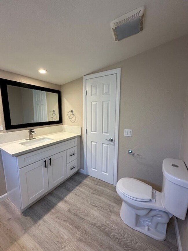 Building Photo - 4 bedroom in Desert Hot Springs
