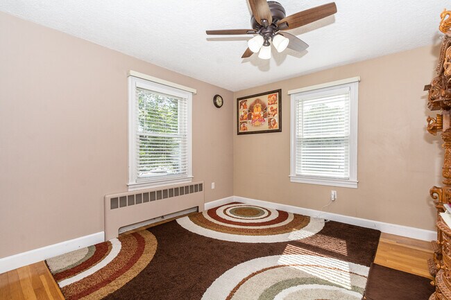 Building Photo - 5 Leon St