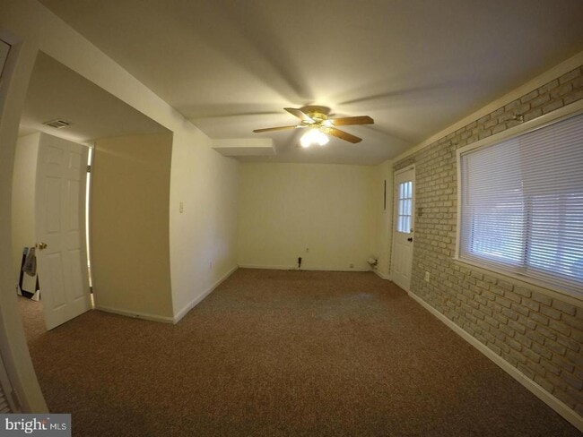 Building Photo - 8112 Parkdale Ct
