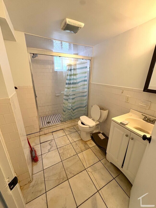 Building Photo - Gorgeous 2.5 bed unit in Brighton available 8/1/26