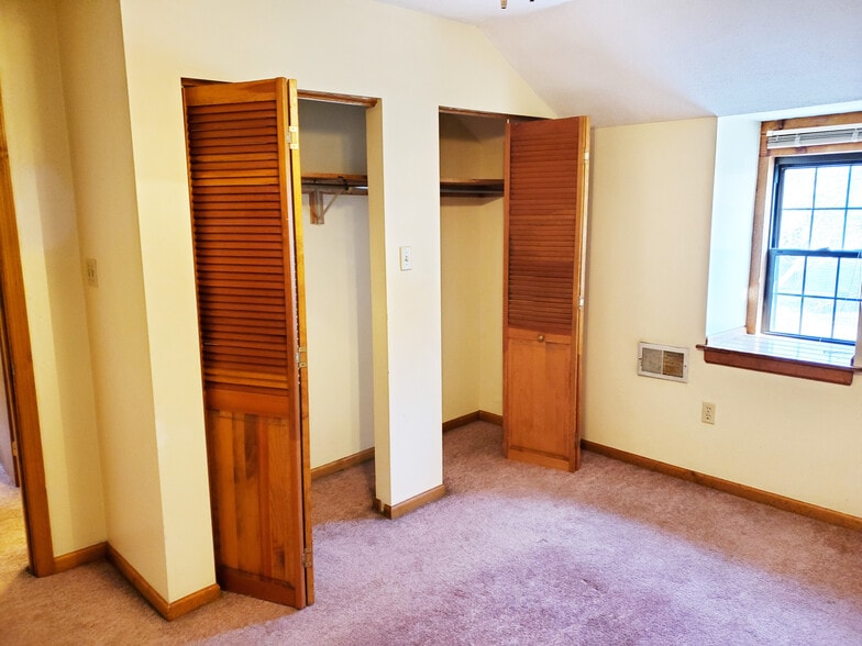 GREAT CLOSETS - 27 Richmond St