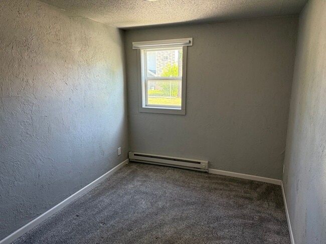 Building Photo - Charming 2 Bed, 1 Bath Home – Month-to-Mon...