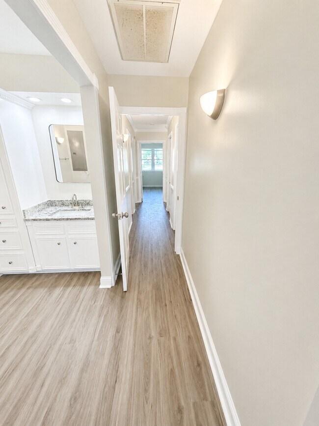 Building Photo - 24207 Shellbrook Dr