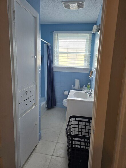 Building Photo - 912 Monticello Ave