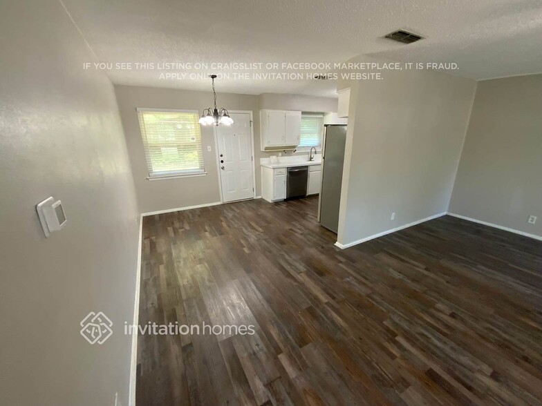 Building Photo - 2805 Ladona Dr