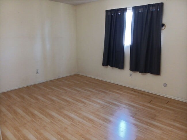 Building Photo - Cozy 4-bedroom, 2-bathroom home! Coming soon!