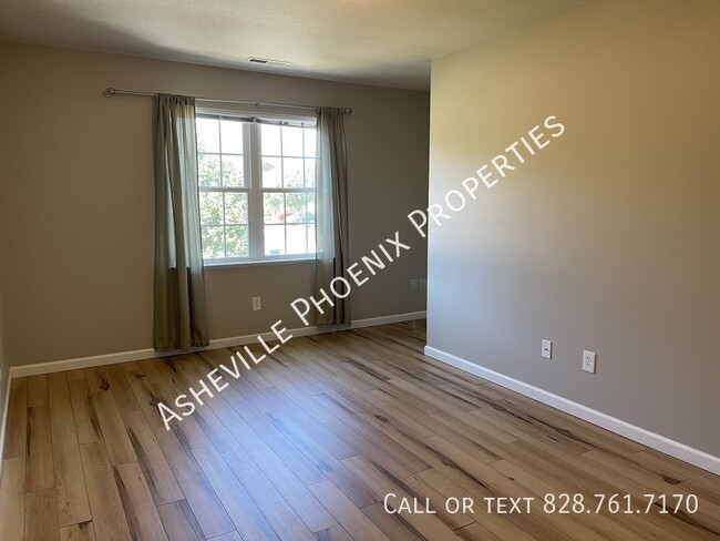 Building Photo - 20 Lilac Fields Way