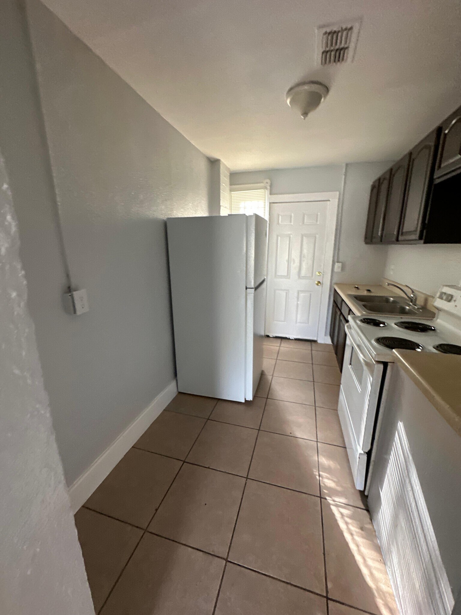 Building Photo - 2534 Moncrief Rd