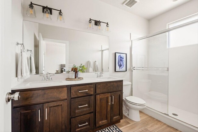 Building Photo - Woodland Estates Townhome