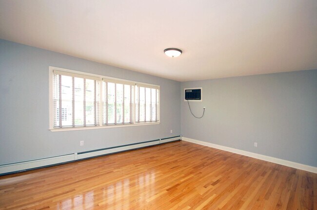 Building Photo - 599 Liberty Ave